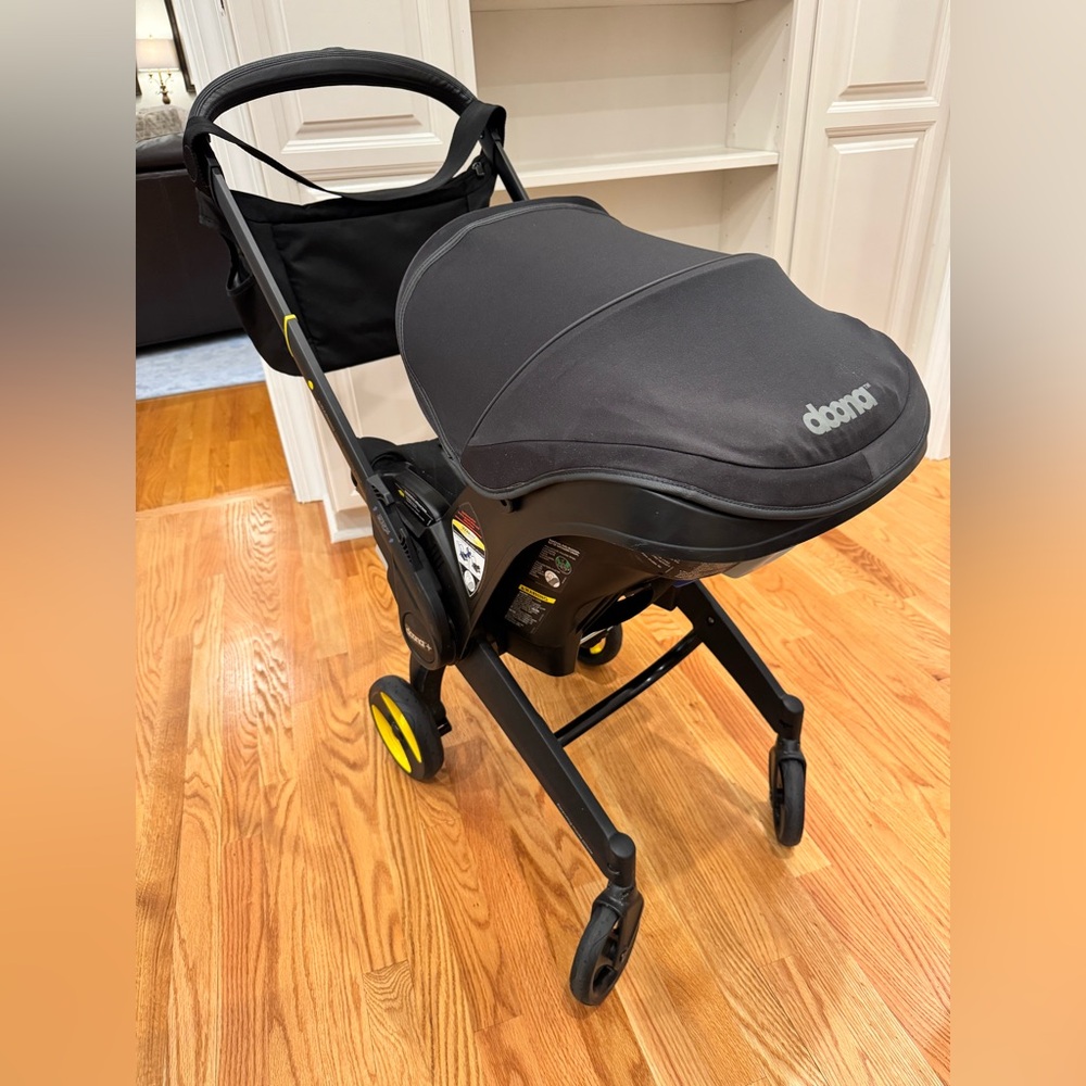 Doona™ Special Edition Infant Car Seat/Stroller & Base - Picture 3 of 15